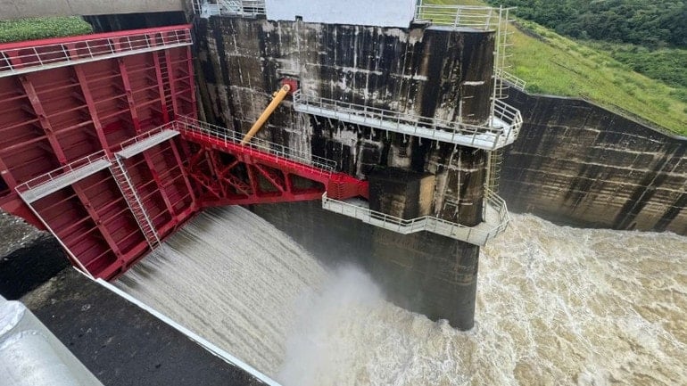 Buon Kuop Hydroelectric Reservoir. img-087-4328.jpg