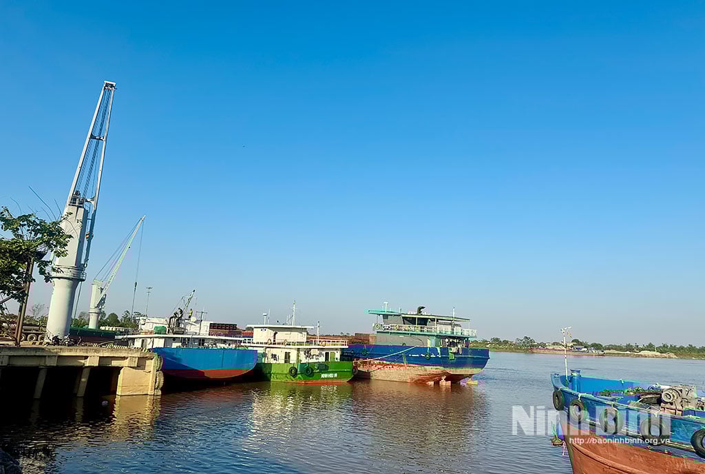 កំពង់ផែ Thai Ha (Bac Ly - Ninh Binh)។ រូបថតរបស់ Minh Thu