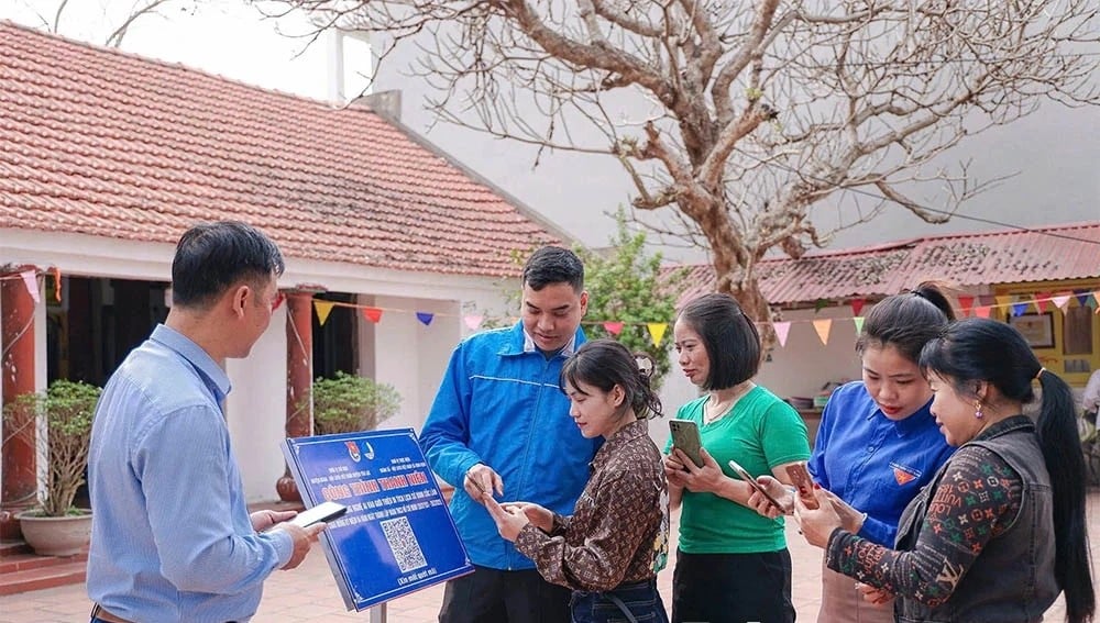 Thanh niên Phú Thọ đi đầu lan tỏa phong trào “Bình dân học vụ số” - Ảnh 1.