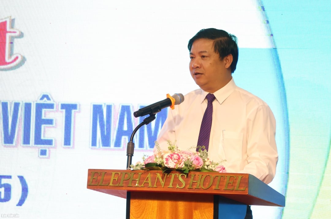 Suppleant i partiets centralkommitté, provinspartisekreteraren Luong Nguyen Minh Triet, talade vid mötet.