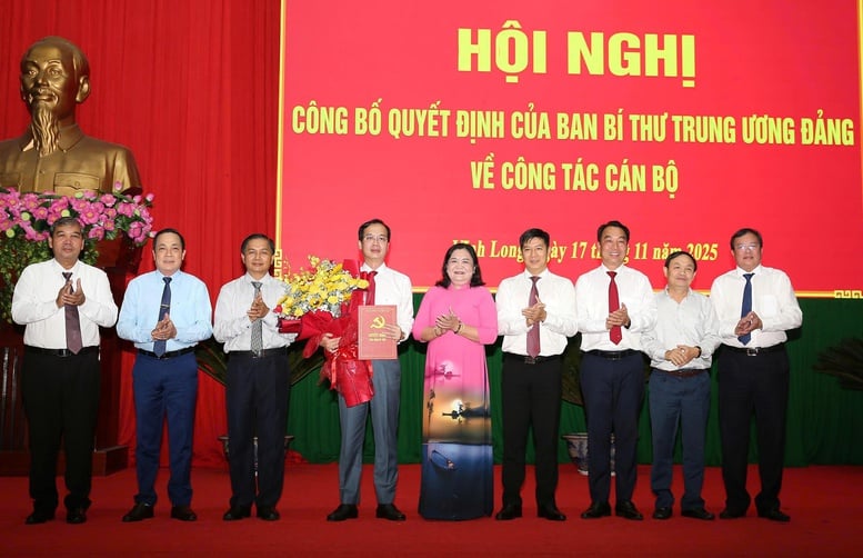 Předseda provinčního lidového výboru Dong Thap Tran Tri Quang zastává funkci zástupce tajemníka provinčního stranického výboru Vinh Long - Foto 1. Chủ tịch UBND tỉnh Đồng Tháp Trần Trí Quang giữ chức Phó Bí thư Tỉnh ủy Vĩnh Long- Ảnh 1.