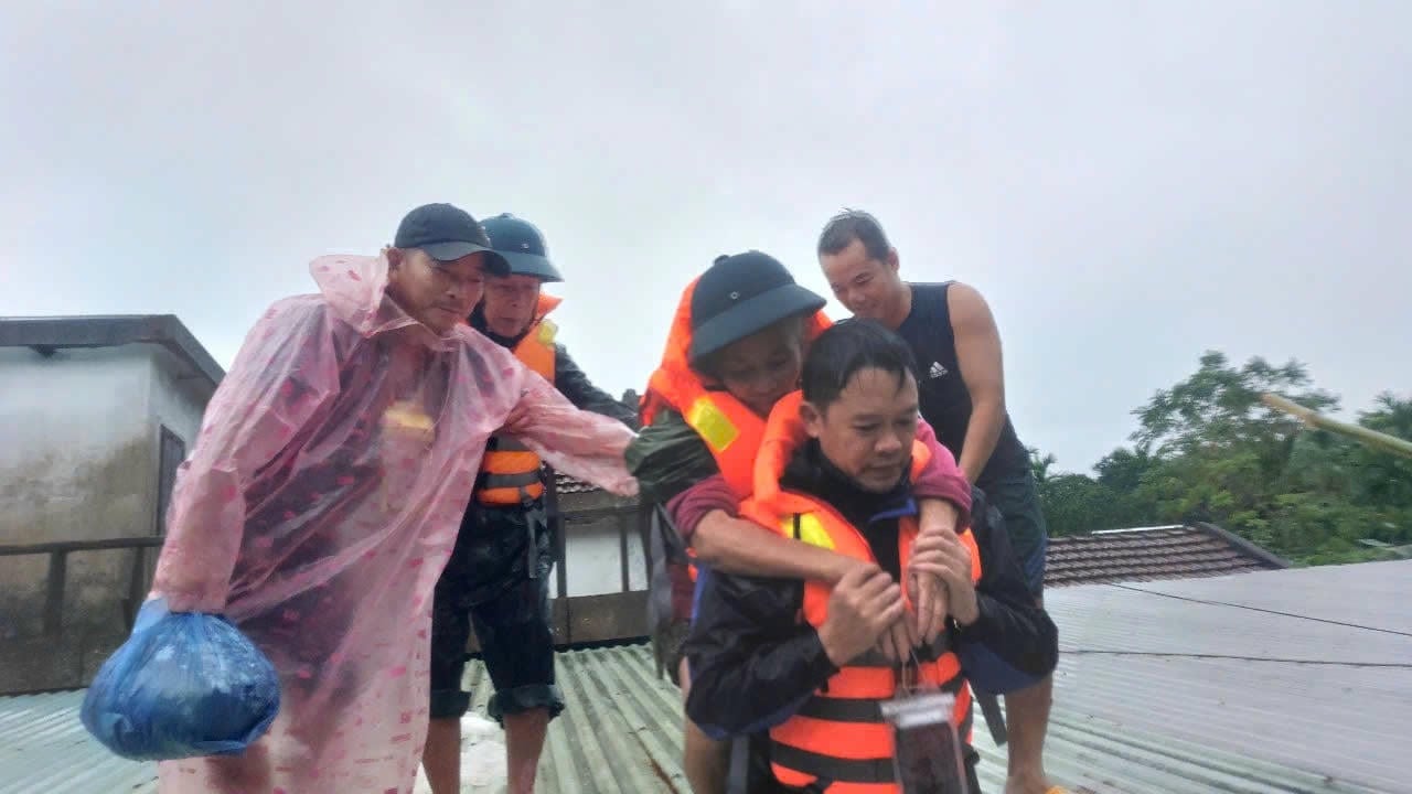 Myndigheterna stöder evakueringen av människor.