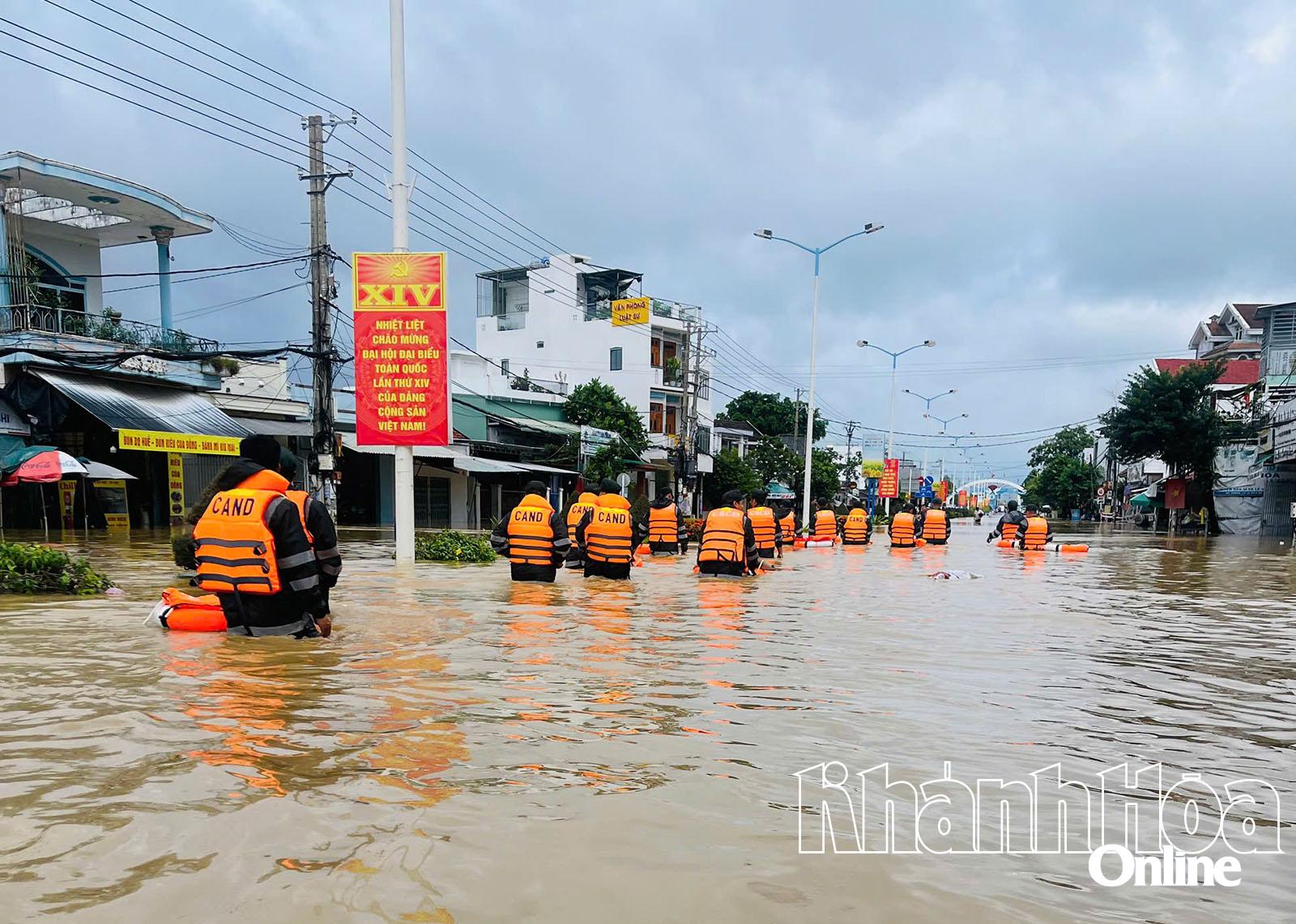 Khẩn trương di chuyển đến địa bàn xung yếu