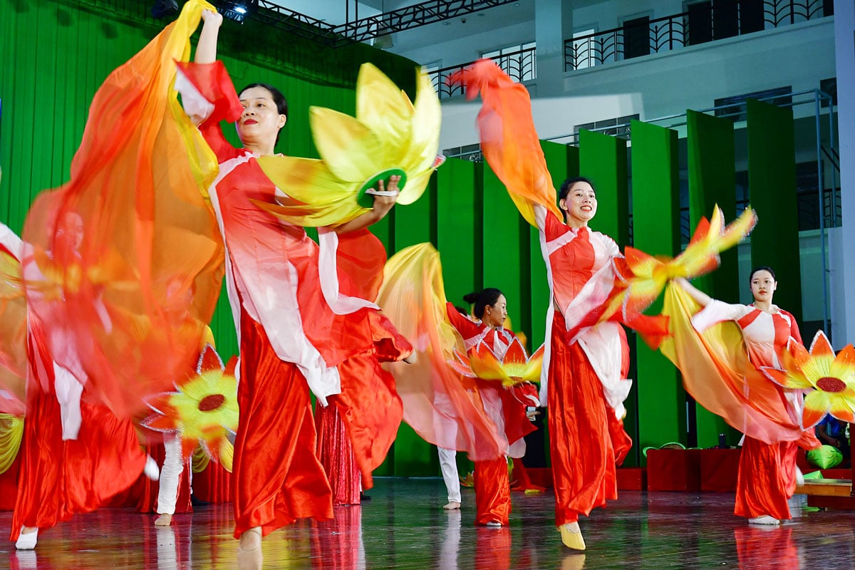 Pertunjukan tari pada acara tersebut.