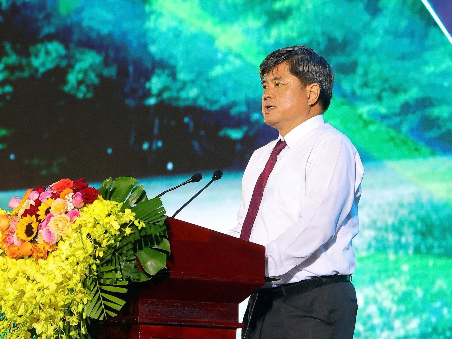 Deputy Minister of Agriculture and Environment Tran Thanh Nam affirmed that Ca Mau has full potential to become a strong aquaculture center of the region. Photo: Pham Trung. Thứ trưởng Bộ Nông nghiệp và Môi trường Trần Thanh Nam khẳng định Cà Mau hoàn toàn có đủ tiềm lực để trở thành trung tâm thủy sản mạnh của khu vực. Ảnh: Phạm Trung.