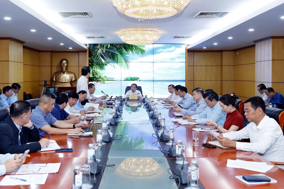 Toàn cảnh cuộc họp chiều 17/11. Ảnh: Khương Trung.