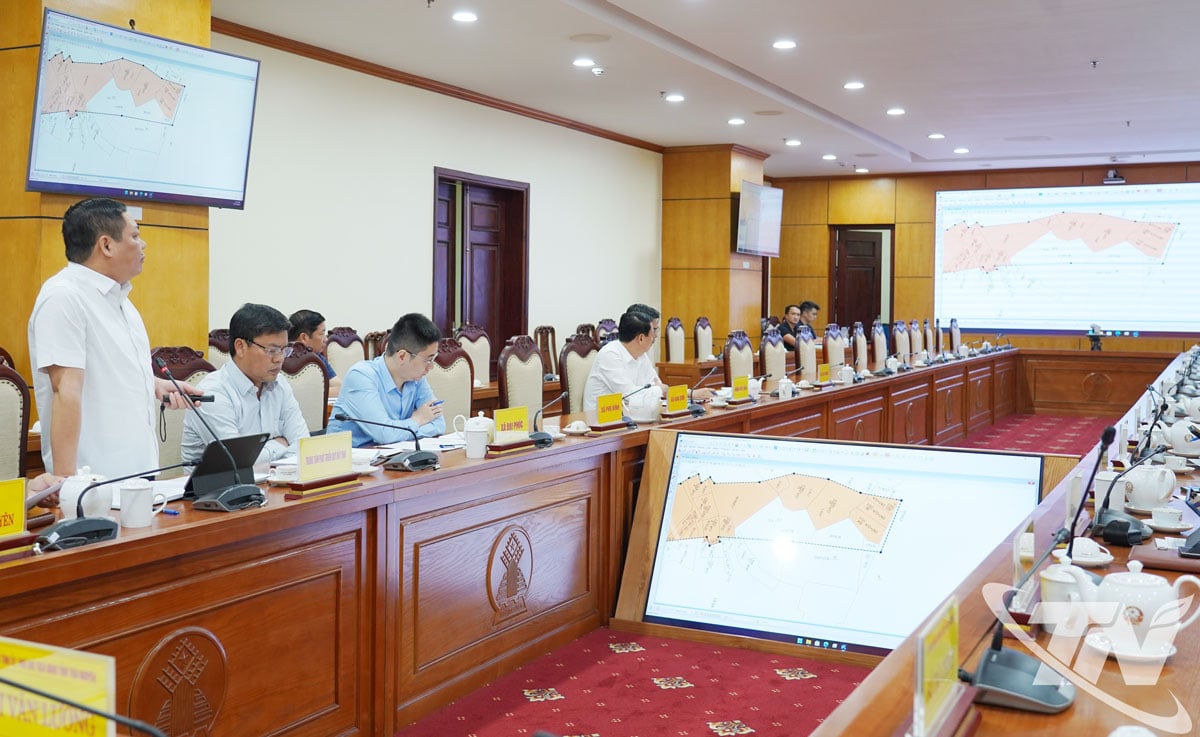 Sectors and units report on the progress of the project of the connecting road from Bac Son road to the sports complex of Thai Nguyen province.