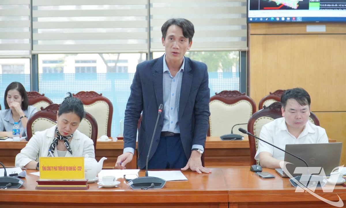 Representative of Kinh Bac Urban Development Corporation - JSC spoke at the meeting.