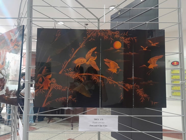 Đến Đại học Quốc gia TP.HCM, xem triển lãm sơn mài Tương Bình Hiệp - Ảnh 11.