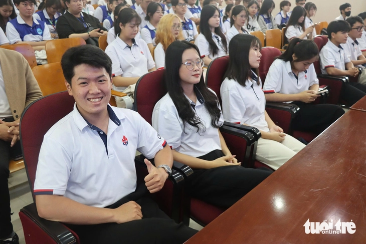 Wietnamscy studenci otrzymują pionierskie „polecenia” opanowania technologii 5G/6G – zdjęcie 4. mạng di động 5G - Ảnh 4.