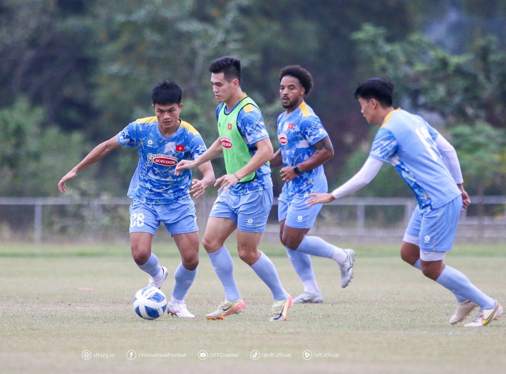 tuyen βιετναμ 1.jpg