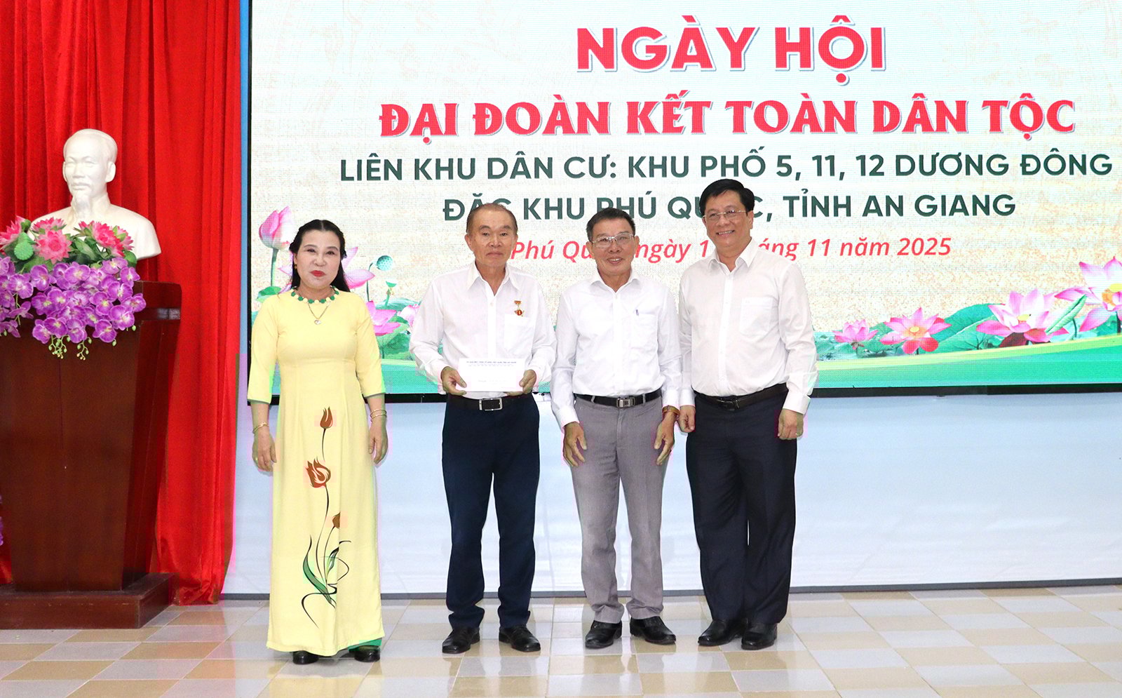 Chủ tịch UBND tỉnh An Giang Hồ Văn Mừng dự Ngày hội Đại đoàn kết toàn dân tộc tại đặc khu Phú Quốc