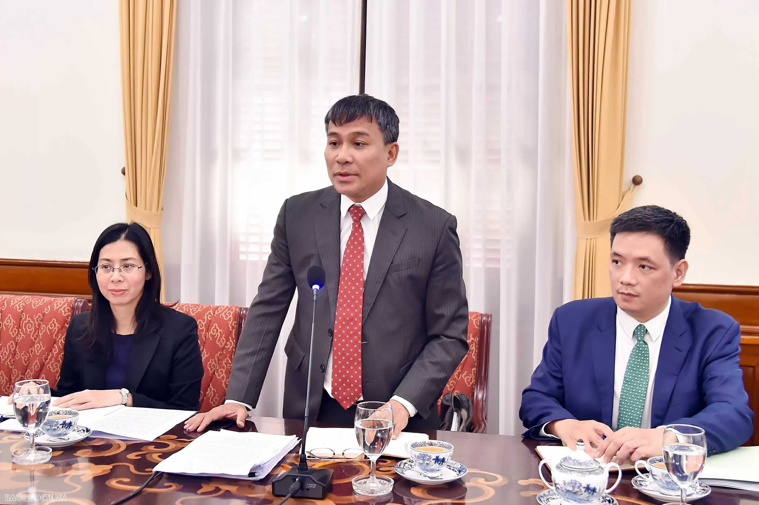 Вьетнам и Организация Объединенных Наций разделяют стремление поставить людей в центр процесса развития. Việt Nam-Liên hợp quốc cùng chia sẻ tầm nhìn về đặt người dân ở vị trí trung tâm của mọi quá trình phát triển