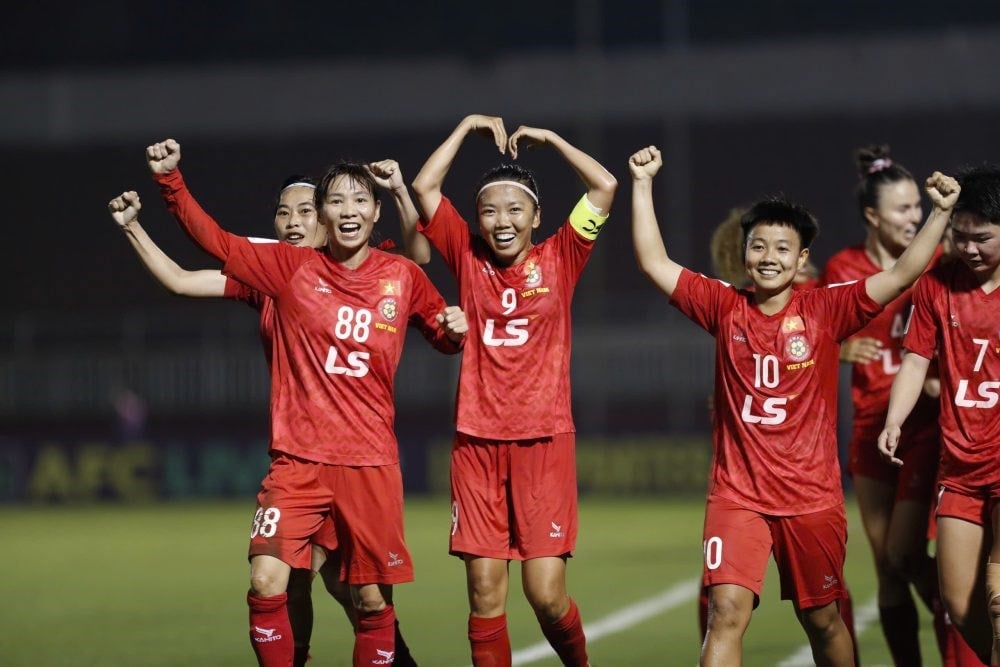 Inför kvartsfinalen i den asiatiska turneringen tilldelades Ho Chi Minh City Women's Club 300 miljoner VND av VFF - foto 1
