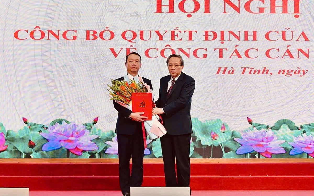 Kamrat Phan Thien Dinh - biträdande sekreterare för stadens partikommitté, ordförande för folkkommittén i Hue stad, gick med i verkställande kommittén, ständiga kommittén och innehade befattningen som biträdande sekreterare för Ha Tinhs provinsiella partikommitté under mandatperioden 2025-2030. Đồng chí Phan Thiên Định - Phó Bí thư Thành ủy, Chủ tịch UBND TP Huế tham gia Ban Chấp hành, Ban Thường vụ và giữ chức vụ Phó Bí thư Tỉnh ủy Hà Tĩnh nhiệm kỳ 2025-2030.