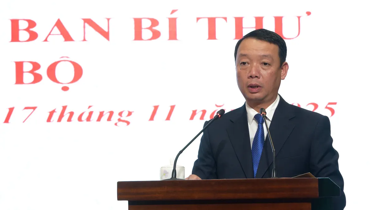 Kamrat Phan Thien Dinh innehar befattningen som biträdande sekreterare för Ha Tinhs provinsiella partikommitté - Foto 1. Đồng chí Phan Thiên Định giữ chức vụ Phó Bí thư Tỉnh ủy Hà Tĩnh - Ảnh 1.