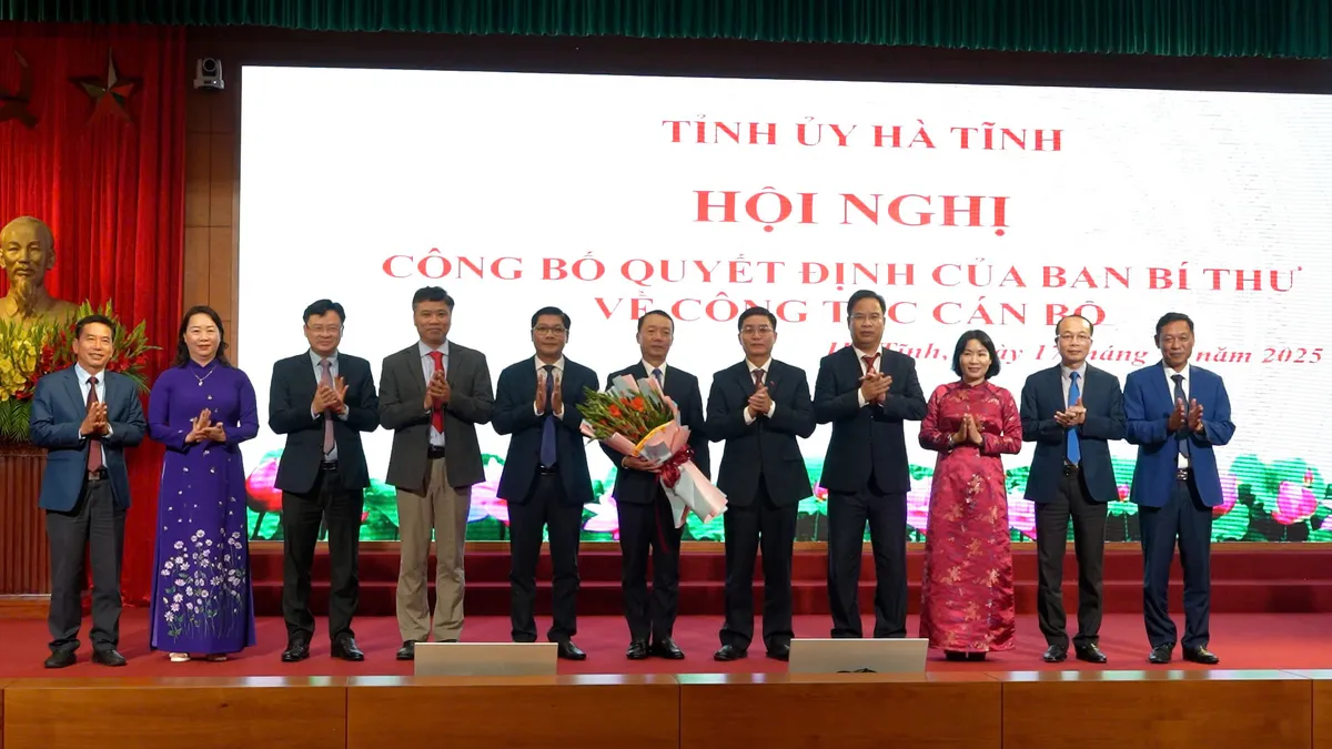 Kamrat Phan Thien Dinh innehar befattningen som biträdande sekreterare för Ha Tinhs provinsiella partikommitté - Foto 2. Đồng chí Phan Thiên Định giữ chức vụ Phó Bí thư Tỉnh ủy Hà Tĩnh - Ảnh 2.