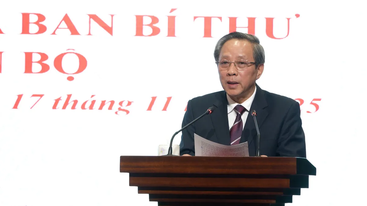 Kamrat Phan Thien Dinh innehar befattningen som biträdande sekreterare för Ha Tinhs provinsiella partikommitté - Foto 3. Đồng chí Phan Thiên Định giữ chức vụ Phó Bí thư Tỉnh ủy Hà Tĩnh - Ảnh 3.