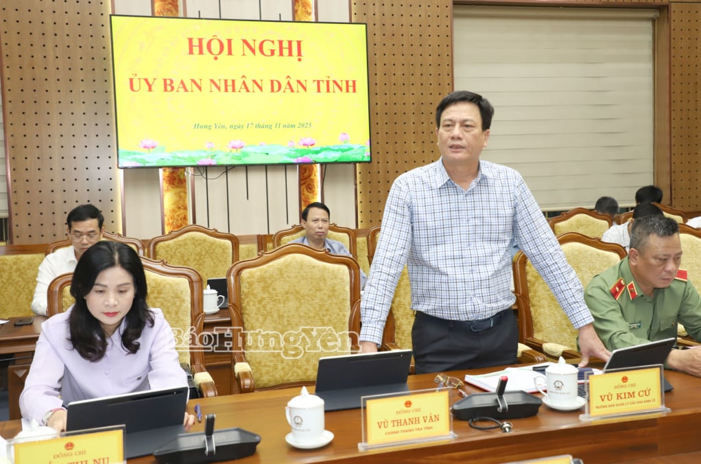 สหายหวู่ คิม คู หัวหน้าคณะกรรมการบริหารเขตเศรษฐกิจจังหวัด กล่าวในการประชุม