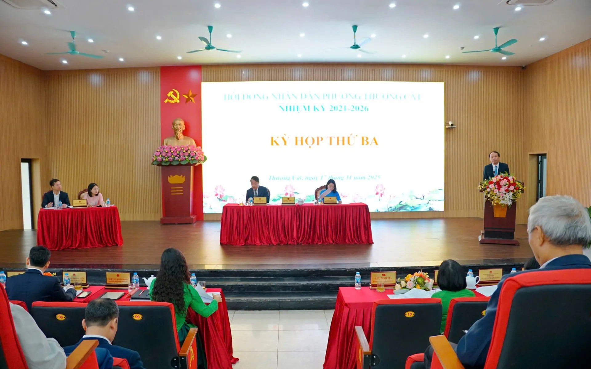 Quang cảnh kỳ họp