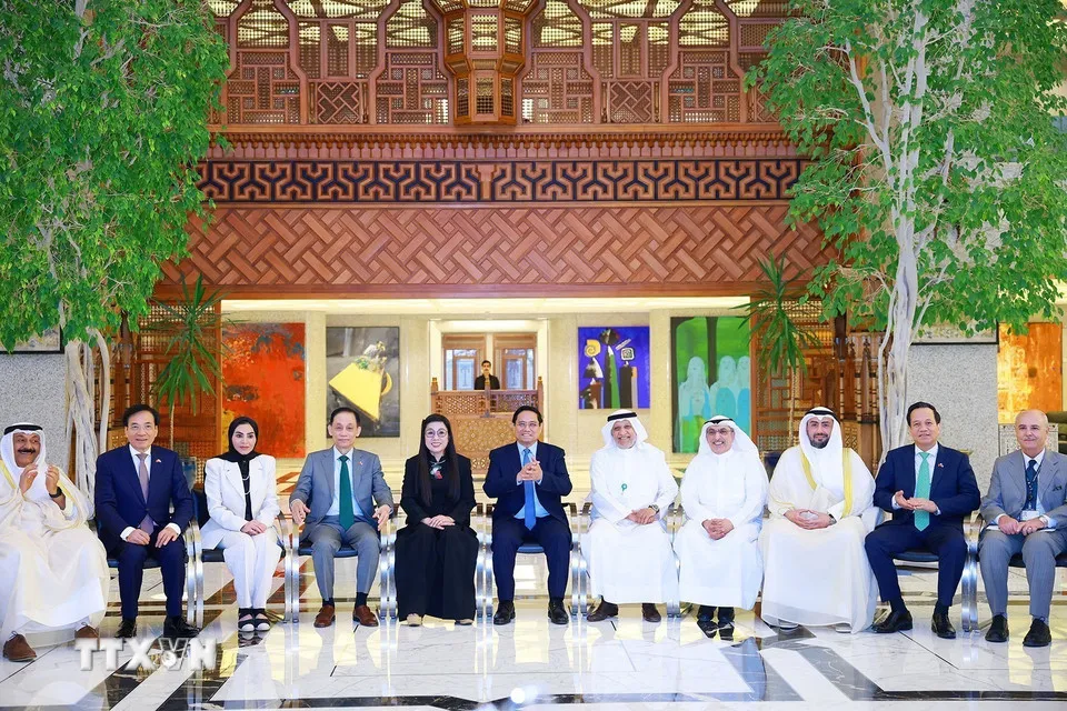 Premiärministern bad Kuwaits fond för arabisk ekonomisk utveckling att fortsätta stödja Vietnam - Foto 4. Thủ tướng đề nghị Quỹ Kuwait vì sự phát triển kinh tế Arab tiếp tục hỗ trợ Việt Nam- Ảnh 4.