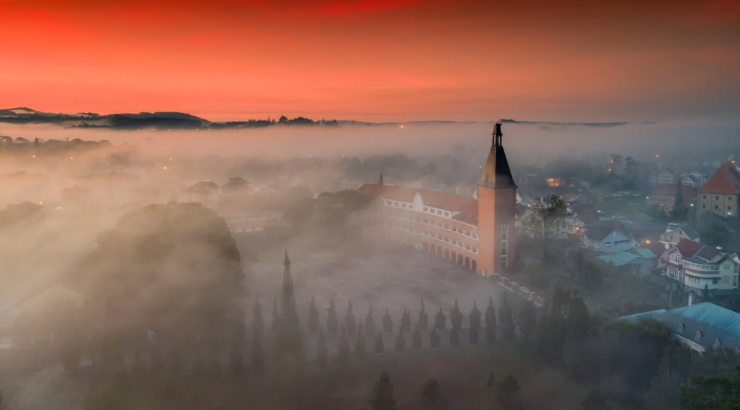 Dalat pedagogiske høyskole er magisk ved daggry.