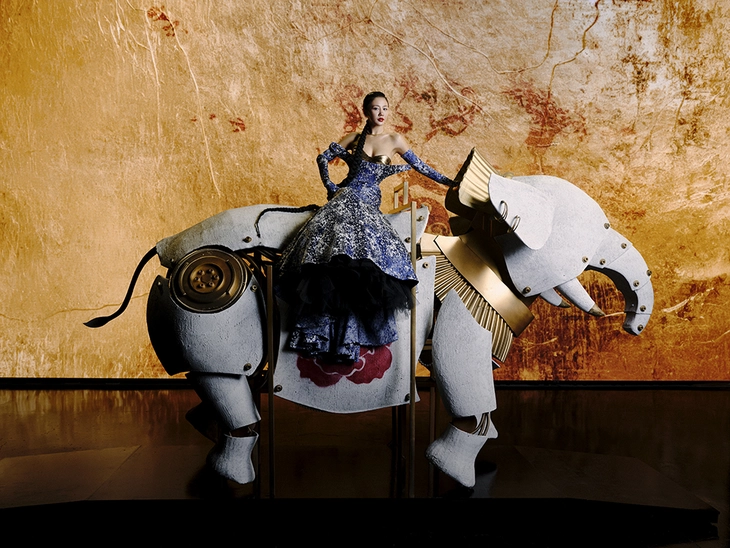 Van Mai Huong e Chi Pu dançam dança do ventre ao som da música 'Ra ngo chanting' - Foto 1. Văn Mai Hương - Ảnh 1.