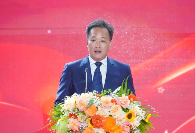 Воплощение духа «делать все, что приносит пользу людям» - Фото 2. Tỏa sáng tinh thần 'việc gì có lợi cho dân thì hết sức làm'- Ảnh 2.