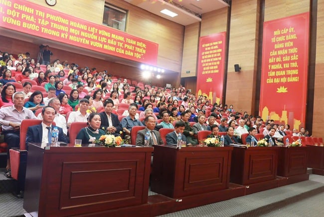 В приходе Хоанг Лиет чтят память учителей в День учителя Вьетнама - Фото 1. Phuòng Hoàng Liệt tri ân các thầy cô nhân ngày Nhà giáo Việt Nam- Ảnh 1.