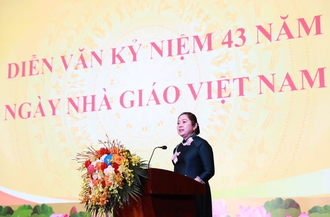 В приходе Хоанг Лиет чтят память учителей в День учителя Вьетнама - Фото 2. Phuòng Hoàng Liệt tri ân các thầy cô nhân ngày Nhà giáo Việt Nam- Ảnh 2.