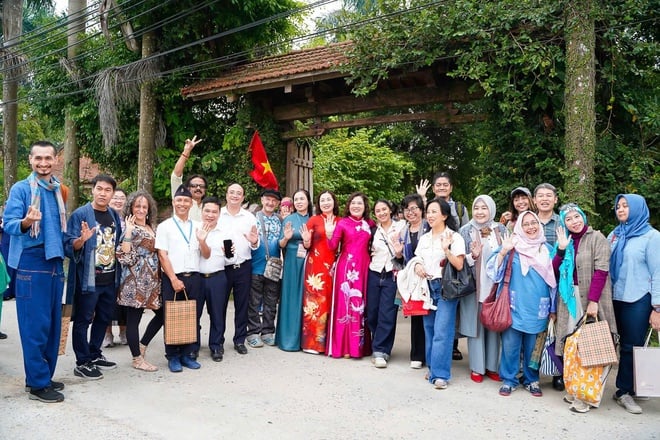 Bringing Chuyen My mother-of-pearl inlay and lacquer to become a typical product on the world map - Photo 8. Đưa khảm trai - sơn mài Chuyên Mỹ trở thành sản phẩm tiêu biểu trên bản đồ thế giới- Ảnh 8.