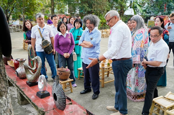 Bringing Chuyen My mother-of-pearl inlay and lacquer to become a typical product on the world map - Photo 12. Đưa khảm trai - sơn mài Chuyên Mỹ trở thành sản phẩm tiêu biểu trên bản đồ thế giới- Ảnh 12.
