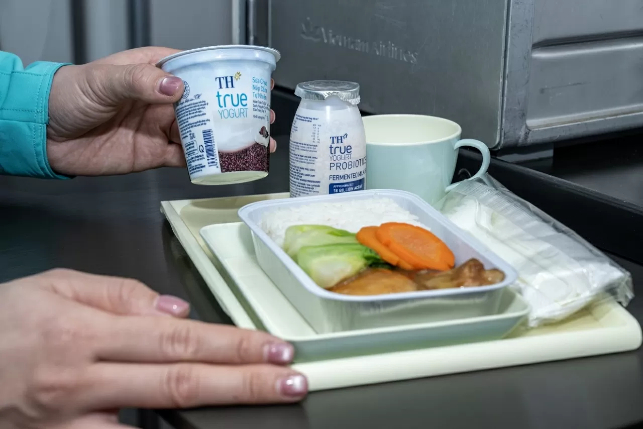 חוו את המוצרים הטבעיים והאיכותיים של TH בטיסות של וייטנאם איירליינס Trải nghiệm sản phẩm cao cấp, hoàn toàn từ thiên nhiên của TH trên các chuyến bay Vietnam Airlines