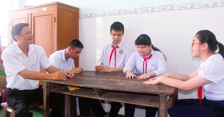 Gieo chữ ở ngôi trường đặc biệt