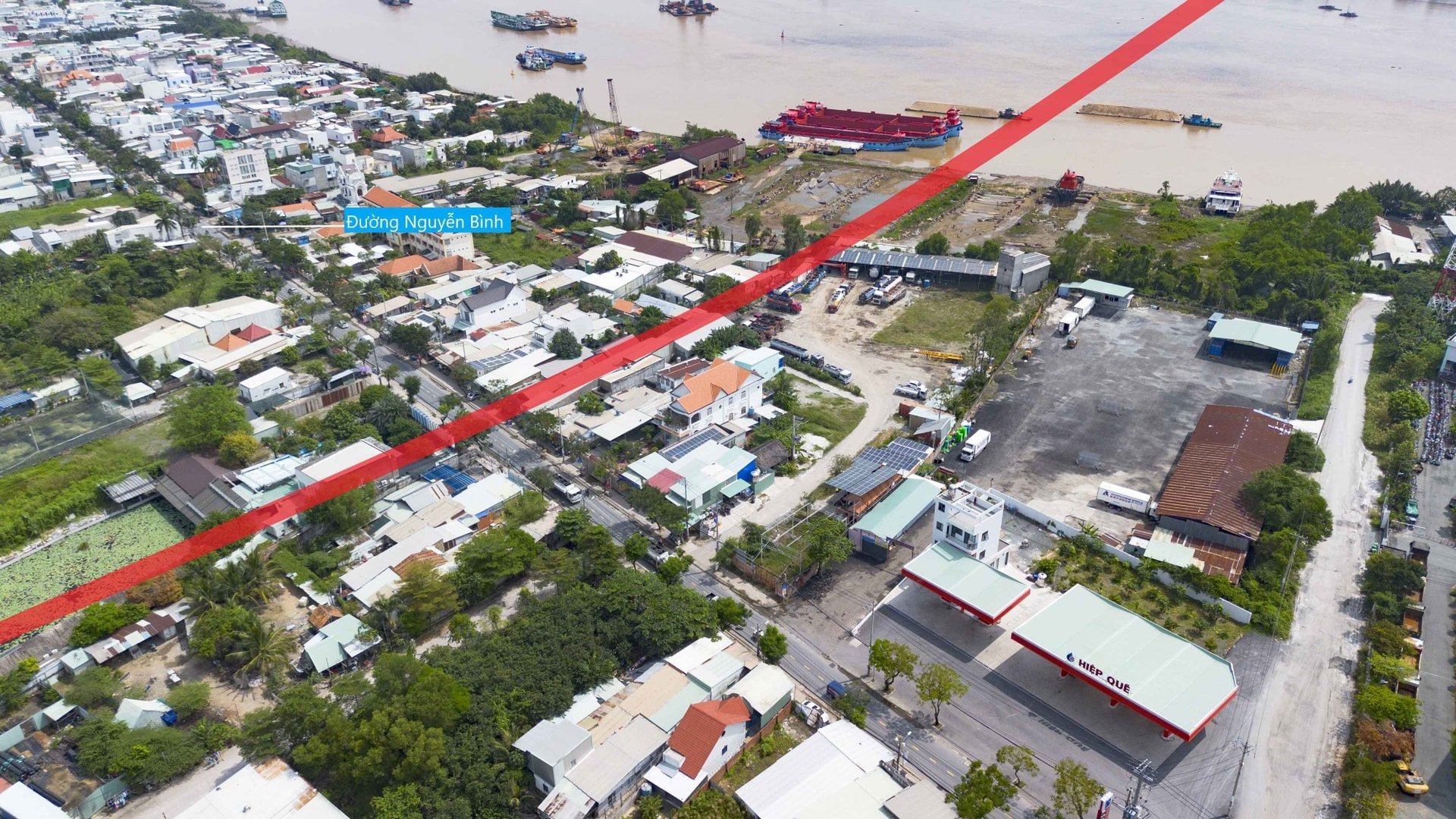 Droga dojazdowa do mostu Can Gio przebiega przez ulicę Nguyen Binh, w gminie Nha Be, w mieście Ho Chi Minh.