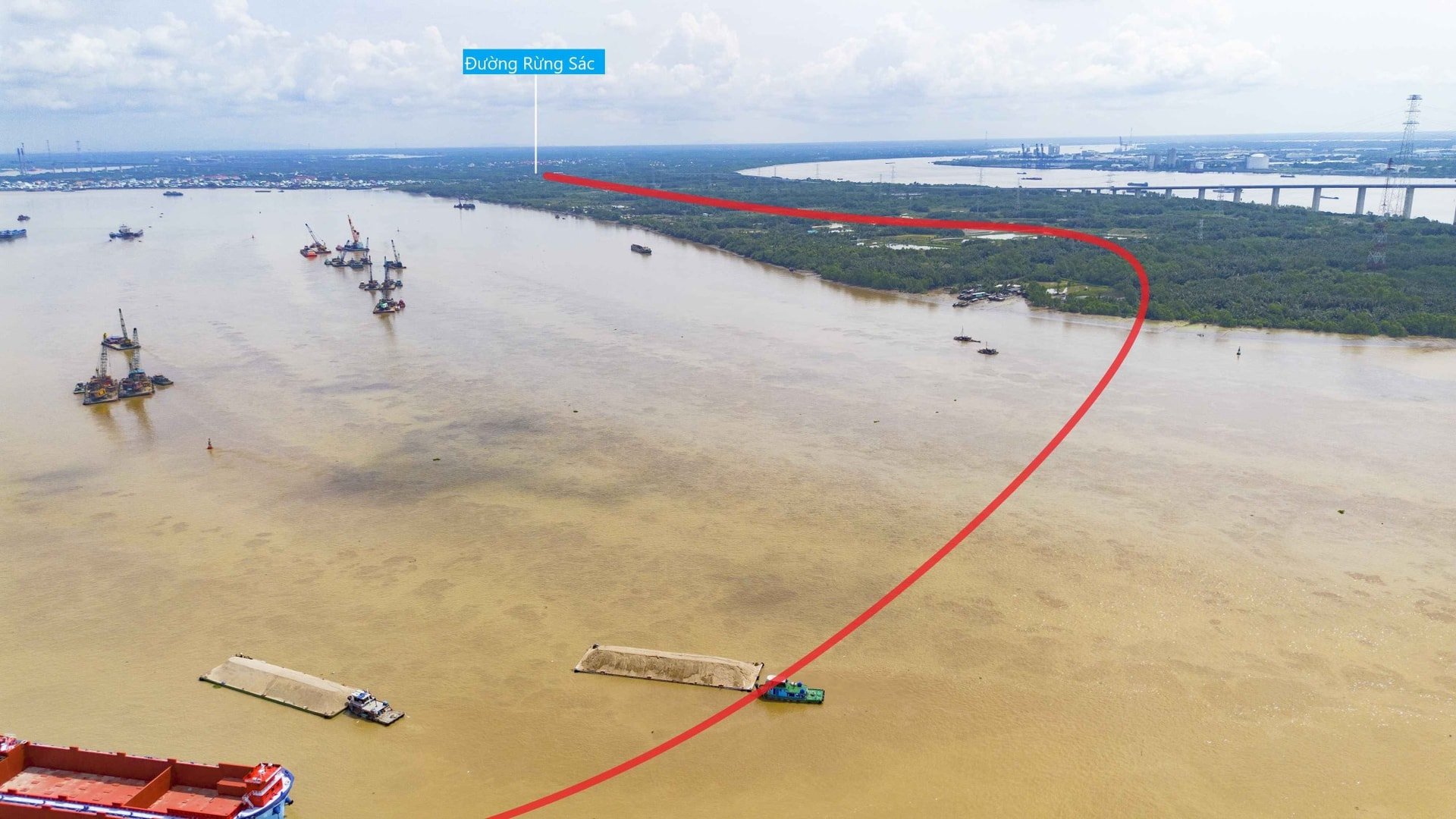 Most ma konstrukcję podwieszoną, a jego prześwit wynosi 55 m.