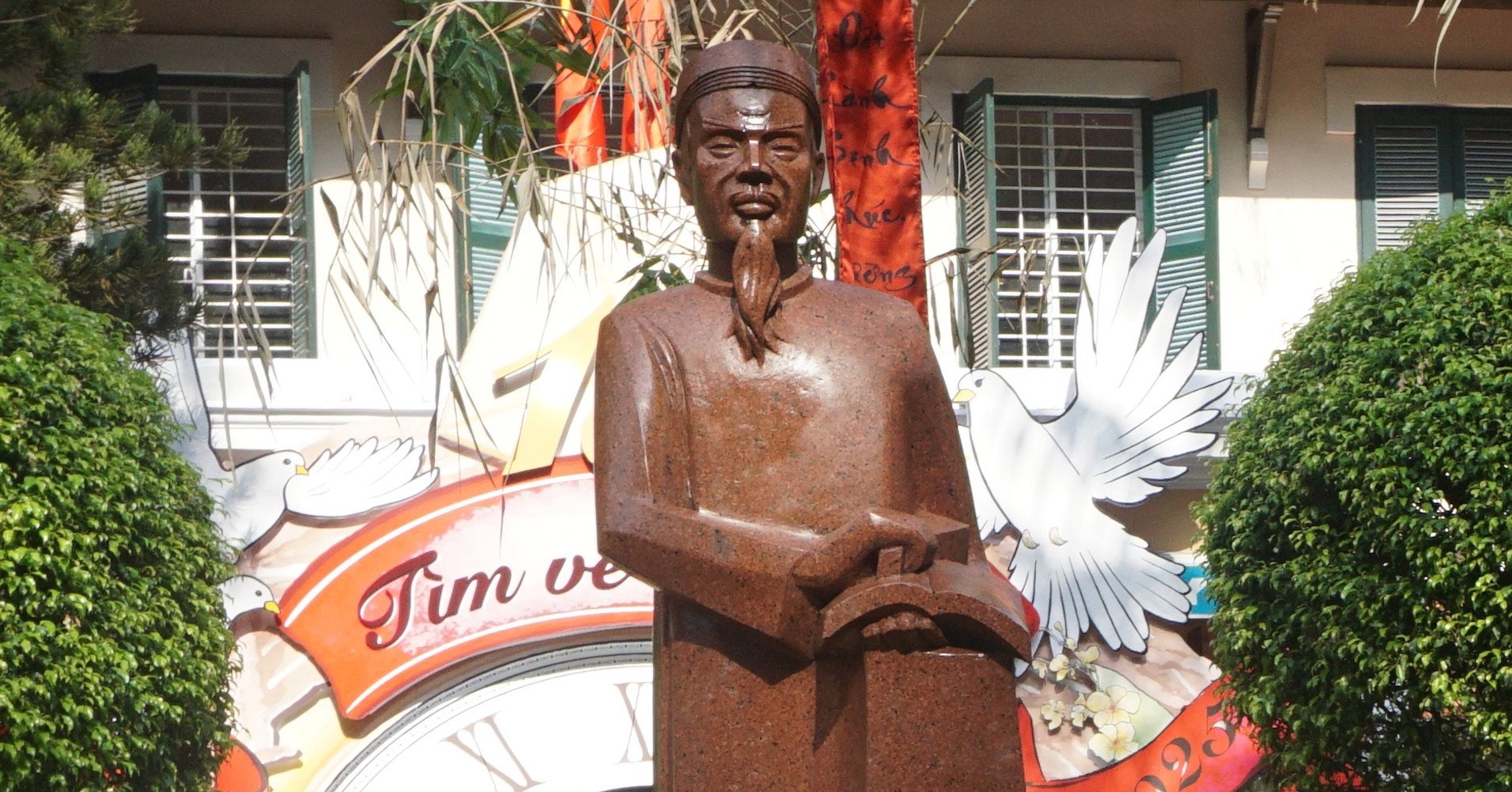 Người thầy nào của Việt Nam được mệnh danh là 'túi khôn của thời đại'?