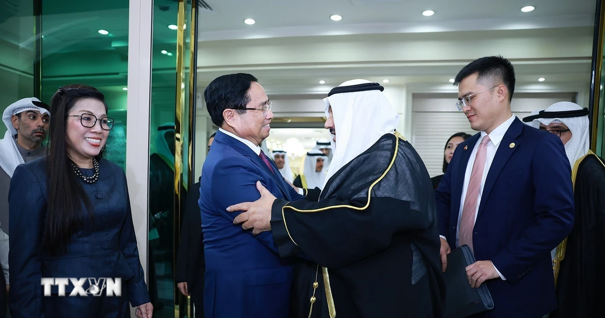 Thủ tướng Phạm Minh Chính thăm nguyên Thủ tướng Kuwait Sheikh Nasser tại nhà riêng