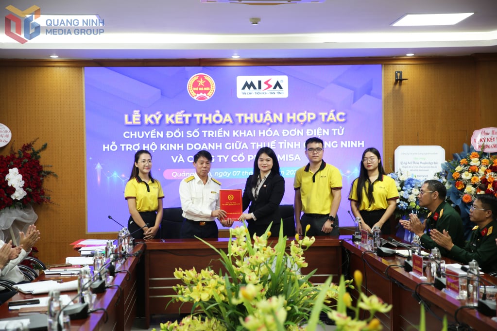 ពន្ធ Quang Ninh បានចុះហត្ថលេខាលើកិច្ចព្រមព្រៀងសហប្រតិបត្តិការដើម្បីណែនាំគោលនយោបាយពន្ធ និងគាំទ្រការផ្លាស់ប្តូរឌីជីថលសម្រាប់គ្រួសារអាជីវកម្មជាមួយអ្នកផ្តល់ដំណោះស្រាយ។