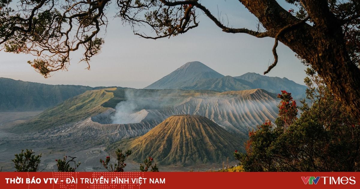 Núi lửa Bromo và thác Tumpak Sewu - Bản hùng ca của đất trời