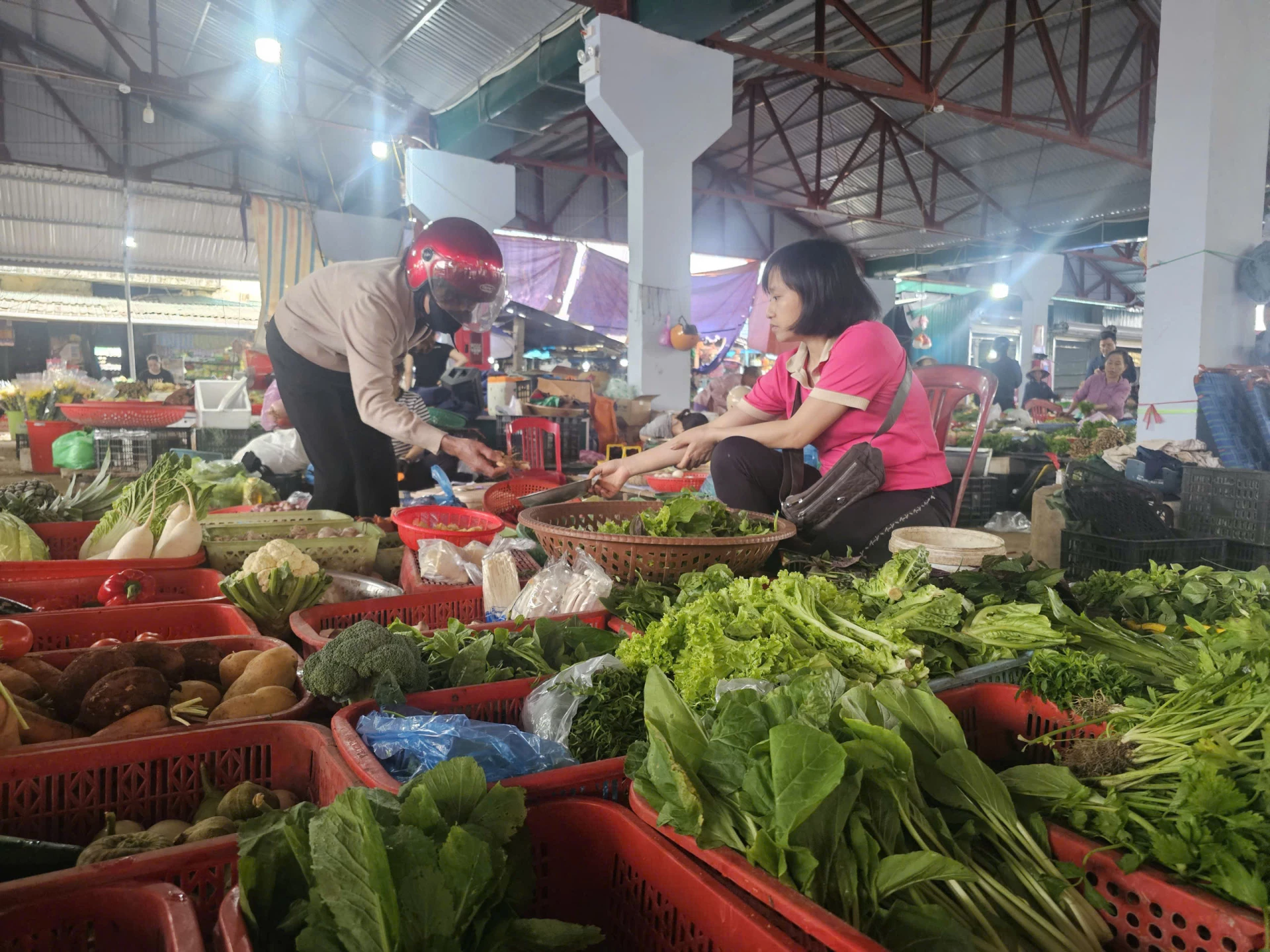 ទីផ្សារបន្លែឡើងថ្លៃដោយសារឥទ្ធិពលទឹកជំនន់ - រូបថត៖ N.P