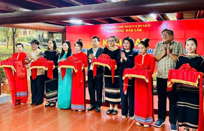 Ra mắt không gian Nhà dài Êđê và tái hiện Lễ lên nhà mới - Ảnh 1.