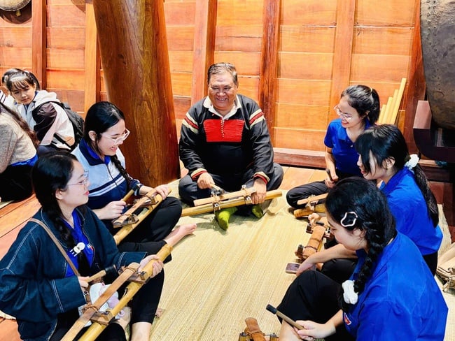 Ra mắt không gian Nhà dài Êđê và tái hiện Lễ lên nhà mới - Ảnh 4.