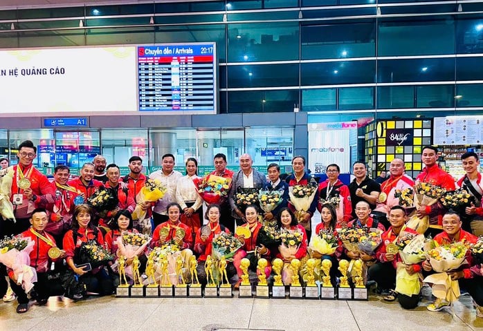 Ngày về rạng rỡ của đội tuyển thể hình với ngôi á quân thế giới - Ảnh 3.