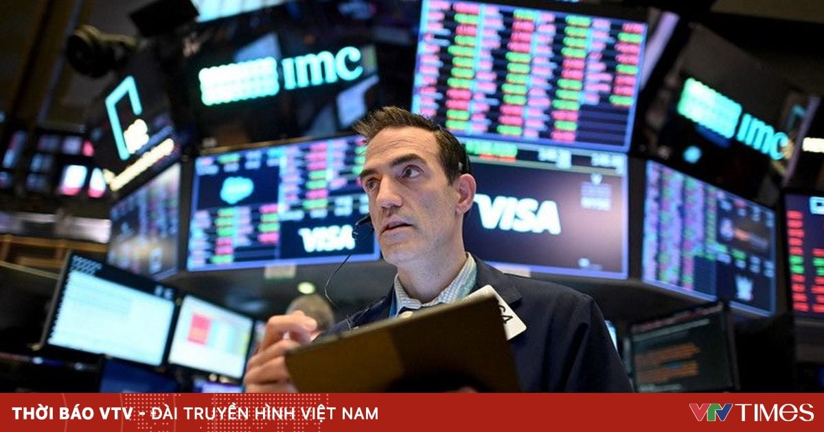 Phố Wall “đỏ sàn”