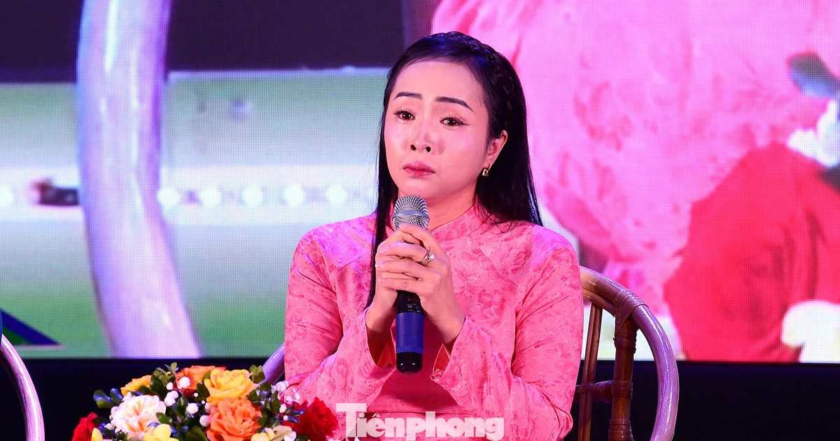 Nghẹn ngào 'cô ơi, mẹ em bỏ đi rồi...'