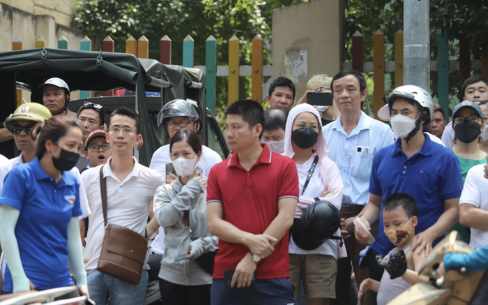 Thi vào lớp 10 ở Hà Nội: Phụ huynh, học sinh 