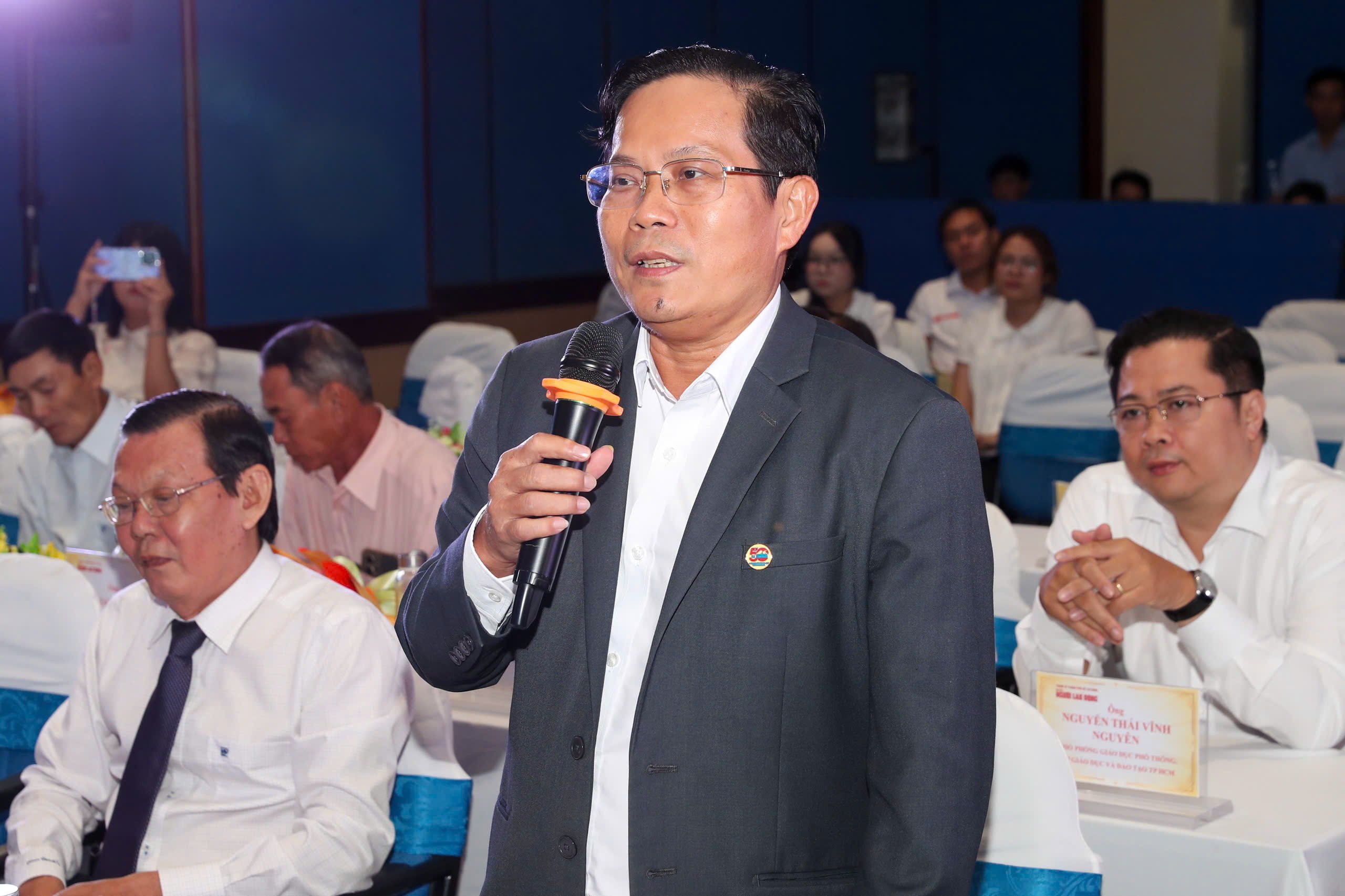 Lan tỏa tình người - Tôn vinh người “gieo chữ” và “gieo yêu thương” - Ảnh 9.