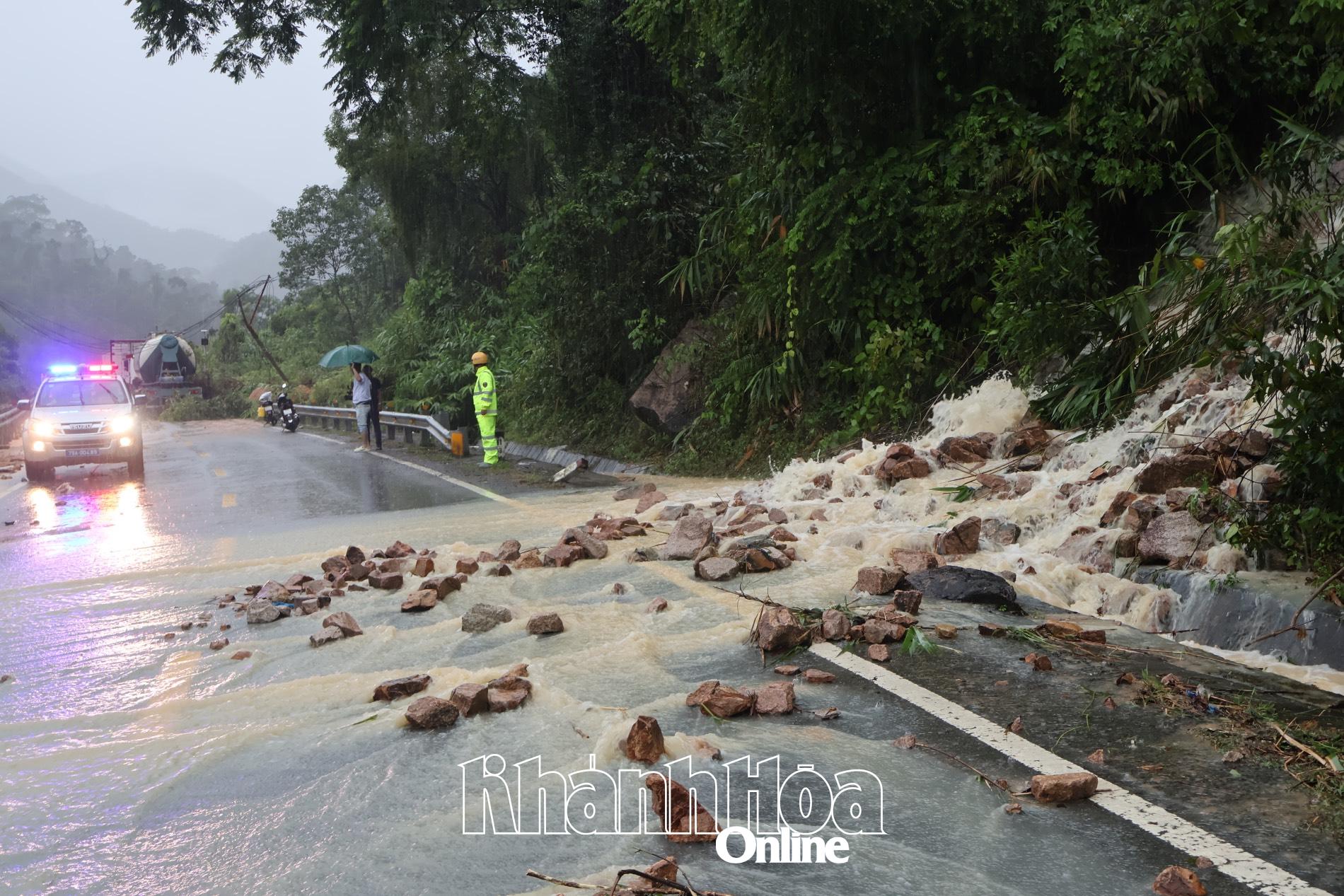 Jordskred på riksväg 27C.