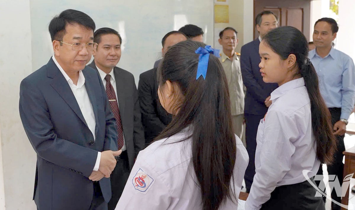 Delegation från Thai Nguyen-provinsen besökte Ban Khoi High School